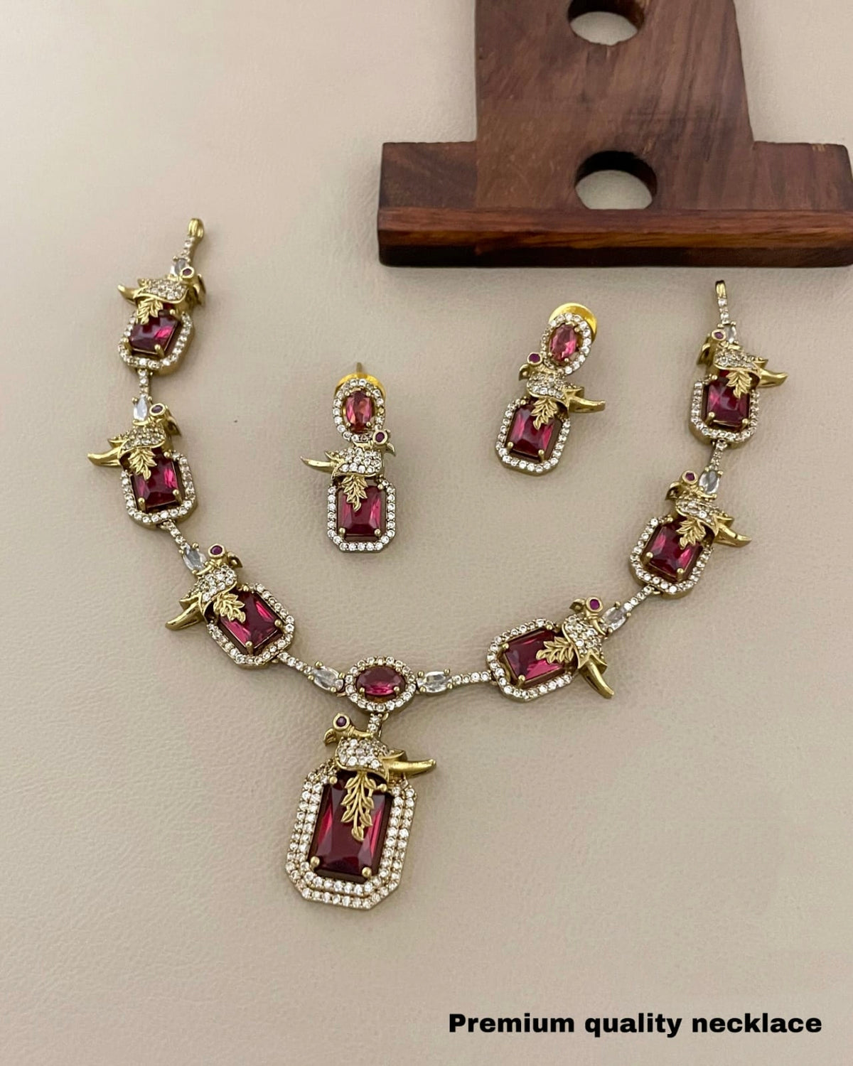 Victorian Neckset